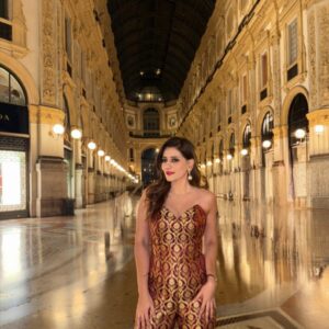 Regal corset suitable to be paired with skirt or pants